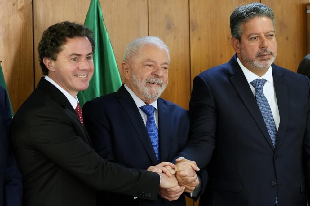 Brazilian President Luiz Inacio Lula da Silva stands between interim Senate President Veniziano Vital do Rego, left, and Chamber of Deputies President Arthur Lira for a photo during a meeting with congress members at Planalto Palace, the office of the president in Brasilia, Brazil, Wednesday, Jan. 11, 2023. (AP Photo/Eraldo Peres)