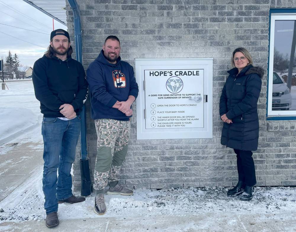 SUPPLIED
Susan Penner, executive director of Steinbach-based Life Culture, and Hope’s Cradle installation team members Zach Ronaldson, left, and Allan Ward stand next to the door of an infant surrender station at a fire hall in Landmark, Man.