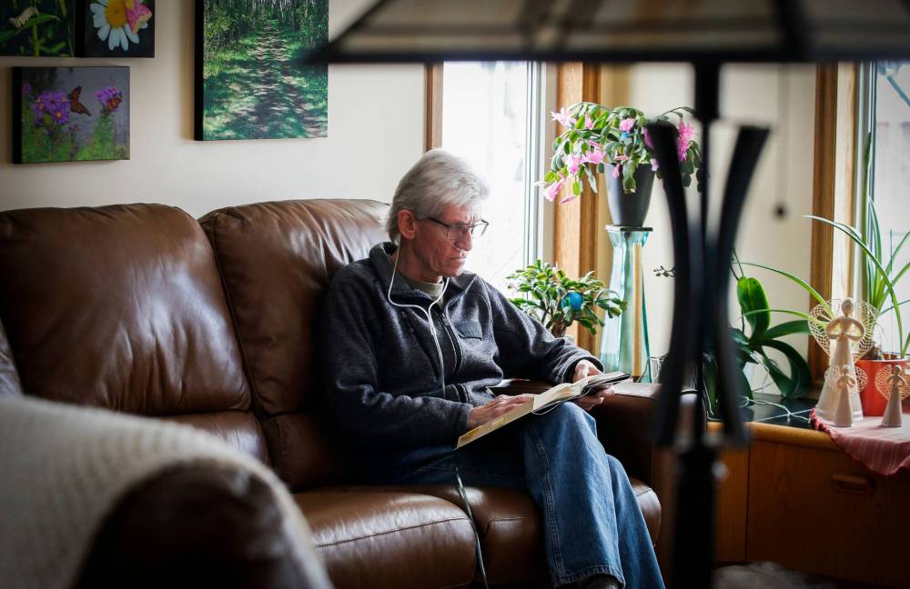 JOHN WOODS / WINNIPEG FREE PRESS
After a rapid decline in his health, Rick Schmidt was added to the list for a lung transplant in December.