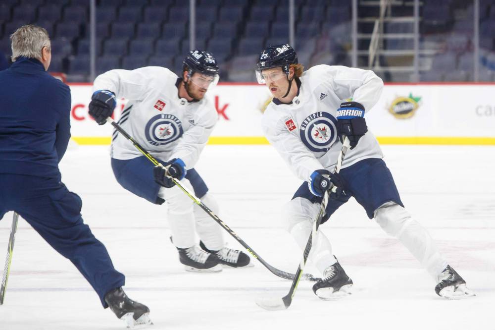 MIKE DEAL / WINNIPEG FREE PRESS
After being sidelined for three months with a broken wrist, Winnipeg Jets’ Mason Appleton (22) joined his teamates for practics Thursday at Canada Life Centre.