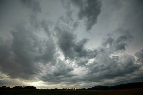 Weather apps, like everything else, are clamouring for our attention, which is why many of them have built-in newsfeeds now, featuring viral weather stories with deliberately clicky headlines so we spend more time on the app. (Tim Smith/The Brandon Sun)
