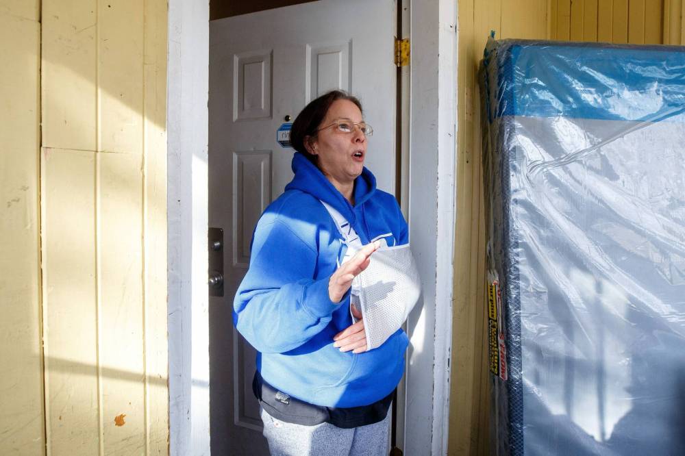 MIKE DEAL / WINNIPEG FREE PRESS
Audrey Kohinsky in the doorway to her home on Austin Street North says that she spent several hours on a city bus that was made available to residents during the Main Street fire.