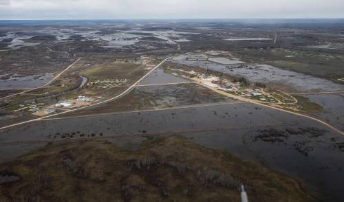 JOHN WOODS / THE CANADIAN PRESS FILES
                                Flood waters surround Peguis First Nation last spring. Representatives from Manitoba First Nations met last week to start reworking flood maps, employing more traditional knowledge and local community input.