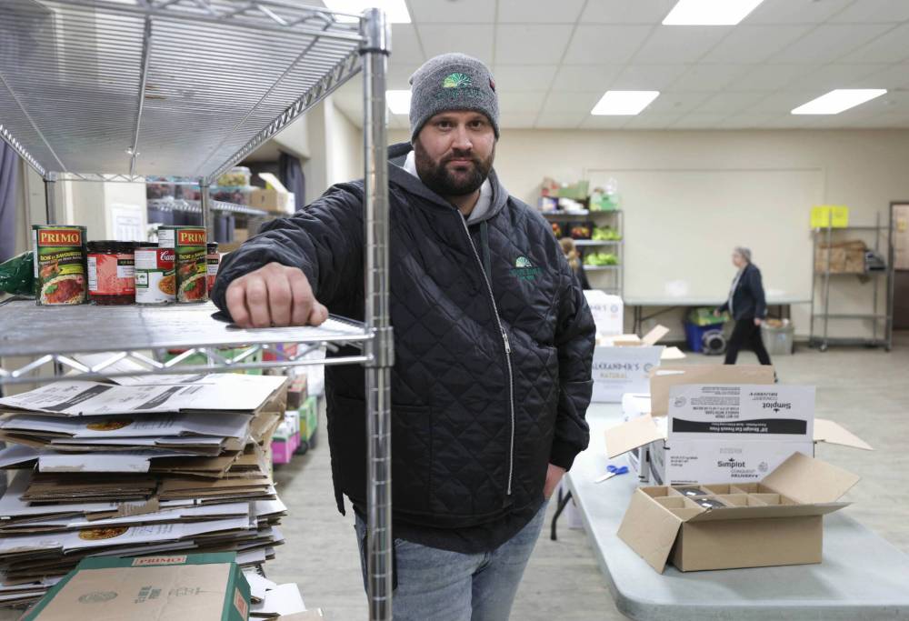 RUTH BONNEVILLE / WINNIPEG FREE PRESS
Aaron Scarff, Volunteer Coordinator at Agape Table. The number people who need shelters, soup kitchens and food banks in Manitoba is up but donations are always down this time of year.