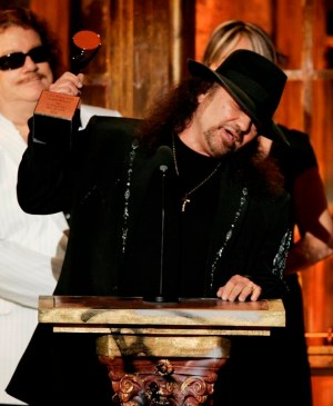 FILE - Lynyrd Skynyrd group leader and founding guitarist Gary Rossington accepts the award for the band's induction into the Rock & Roll Hall of Fame during ceremonies, Monday, March 13, 2006, in New York. Rossington, Lynyrd Skynyrd’s last surviving original member who also helped to found the group, died Sunday, March 5, 2023, at the age of 71. (AP Photo/Jeff Christensen, File)