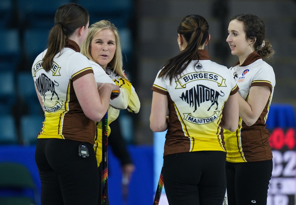 DARRYL DYCK / THE CANADIAN PRESS
Manitoba skip Jennifer Jones, back left, talks with Lauren Lenentine, from left to right, third Karlee Burgess and second Mackenzie Zacharias while playing at the Scotties Tournament of Hearts, in Kamloops, B.C., on Wednesday.