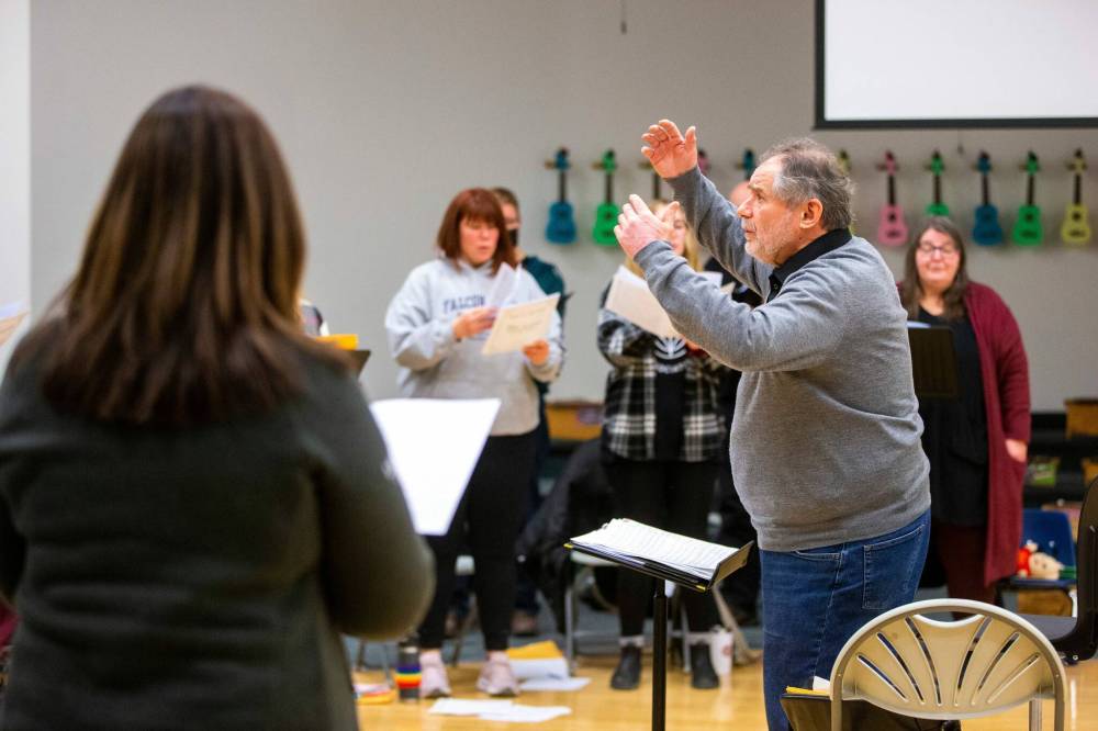 MIKAELA MACKENZIE / WINNIPEG FREE PRESS
                                Winnipeg Singers’ current leader, Yuri Klaz, above conducting a rehearsal for Sunday’s show, will share conducting duties with predecessors Bill Baerg, Mel Braun and Vic Pankratz.