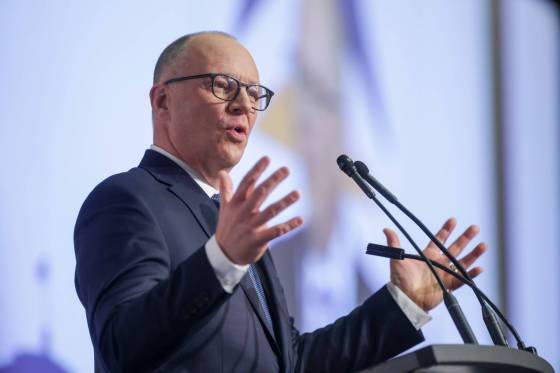 Mayor Scott Gillingham said a plan is coming together to put a promised Transit security team in place. (Ruth Bonneville / Winnipeg Free Press)