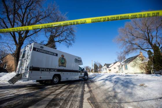 Police investigate in the 200 block of Amherst Street on Monday. (Mikaela MacKenzie / Winnipeg Free Press)