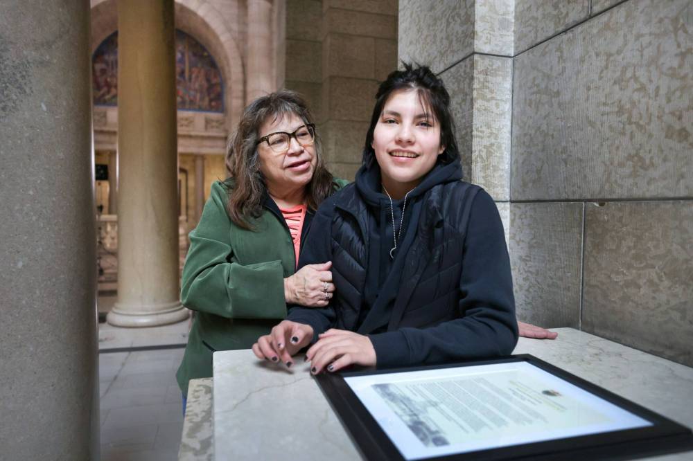 RUTH BONNEVILLE / WINNIPEG FREE PRESS
Shenika Chornoby is embraced by her grandmother, Peggy Spence, at the Legislative Building Thursday. Chornoby was honoured for her heroism helping a toddler and four of his siblings escape a house fire on the Tataskweyak First Nation.