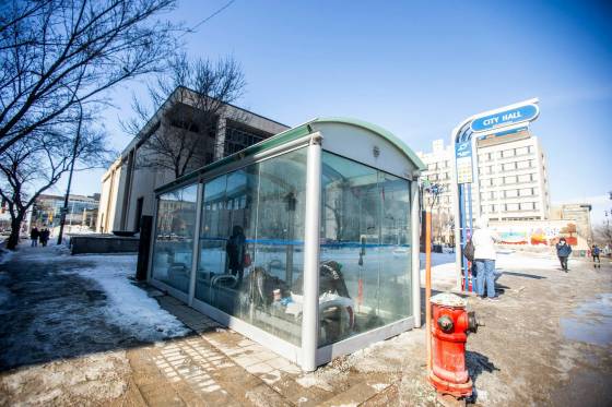 A bus shelter at Main Street and William Avenue, where a woman recently overdosed and was given naloxone by training officers and cadets. (Mikaela MacKenzie / Winnipeg Free Press)
