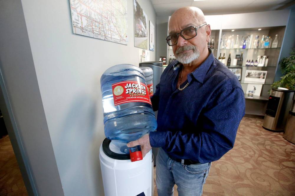 JOHN WOODS / WINNIPEG FREE PRESS
Chris Garrick, left, president of Jackson Springs Water Corporation.