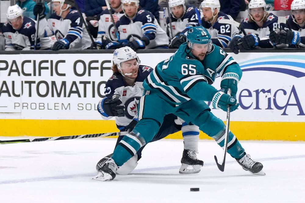 (AP Photo/Tony Avelar)
San Jose Sharks defenceman Erik Karlsson fights off Winnipeg Jets winger Mason Appleton during the second period.