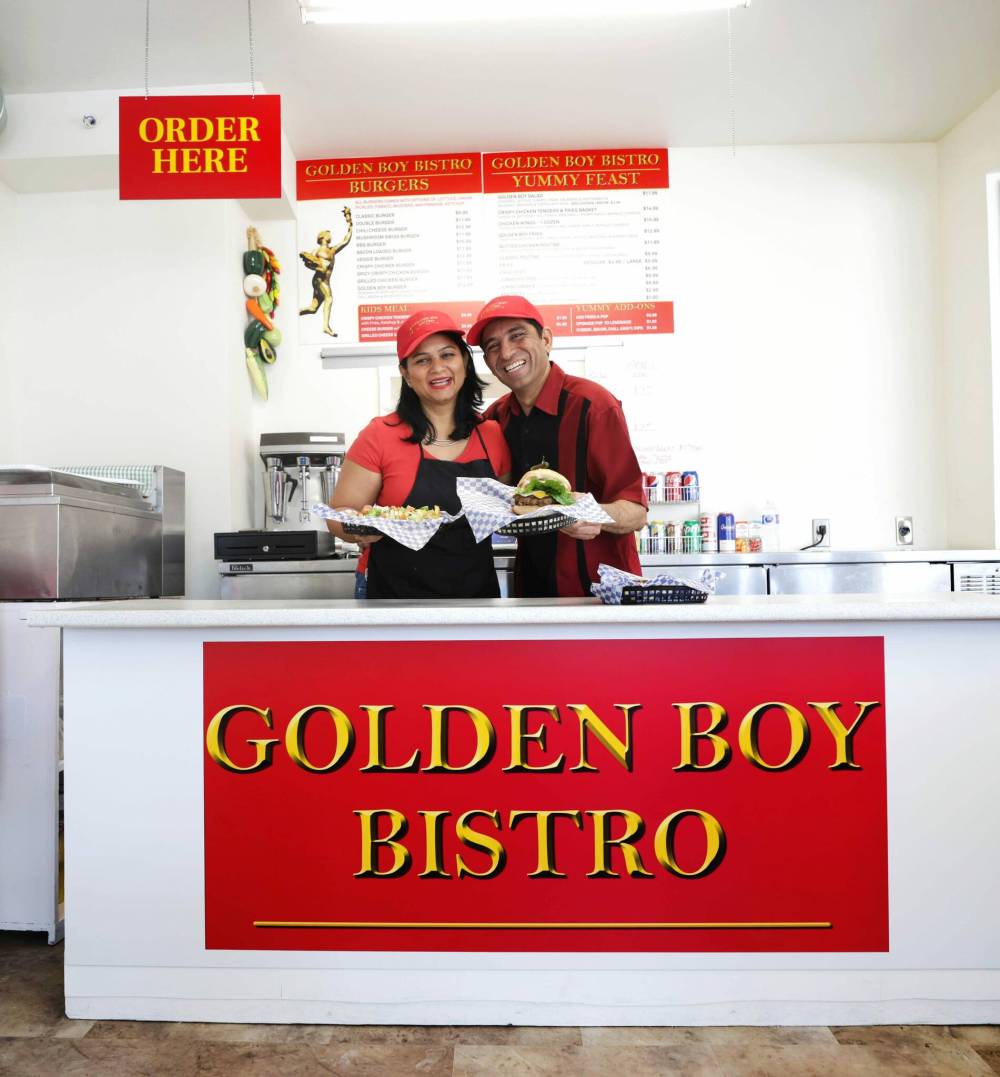 RUTH BONNEVILLE / WINNIPEG FREE PRESS
Married couple Nikhil (right) and Kiran Thakkar took over the former Blondie’s location on north Main Street in January.