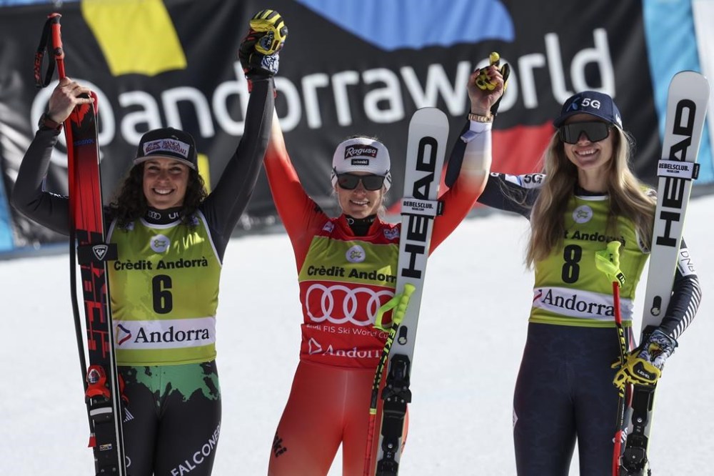 Switzerland's Lara Gut Behrami, center, winner of an alpine ski, women's World Cup super-g race, poses with second placed Italy's Federica Brignone, left, and third placed Norway's Ragnhild Mowinckel in Soldeu, Andorra, Thursday, March 16, 2023. (AP Photo/Alessandro Trovati)