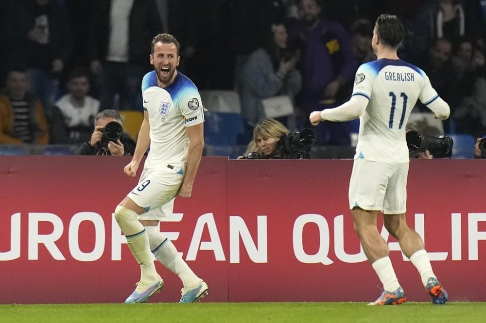 England's Harry Kane celebrates after scoring his side's second goal during the Euro 2024 group C qualifying soccer match between Italy and England at the Diego Armando Maradona stadium in Naples, Italy, Thursday, March 23, 2023. (AP Photo/Alessandra Tarantino)