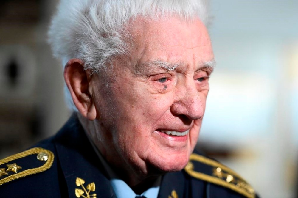 War veteran Major General Emil Bocek visits the Pankrac prison in Prague, Feb. 11, 2022. Emil Bocek, the last living Czech who was fighting the Nazis during the World War II as a Royal Air Force pilot in Britain has died. He was 100. Bocek died on Saturday March 25, 2023.(Ondrej Deml/CTK via AP)