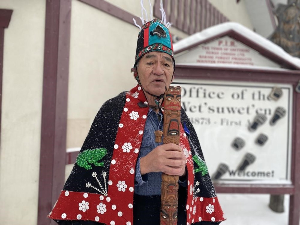Na'moks, a spokesman for the Wet'suwet'en hereditary chiefs, holds a press conference in Smithers, B.C., Tuesday, Jan.7, 2020, on the one-year anniversary of RCMP enforcement of an injunction granted to Coastal GasLink. THE CANADIAN PRESS/Amy Smart