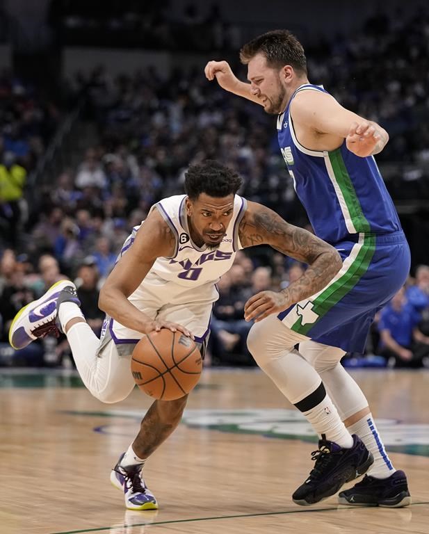 Mavs keep playin hopes alive with 123119 win over Kings Mavs keep playin hopes alive with 123119 win over Kings