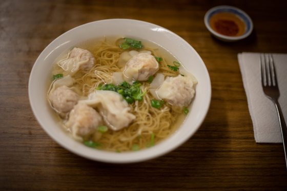 This delicious looking bowl of wonton soup features fine noodles, unlike the broth-bloated ones lurking in my recent bowl. (Jessica Lee / Winnipeg Free Press files)