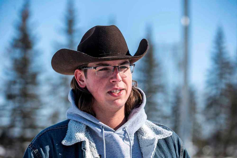 Neighbour Randy Emms says about a dozen police cars attended the scene. (Mikaela MacKenzie / Winnipeg Free Press)