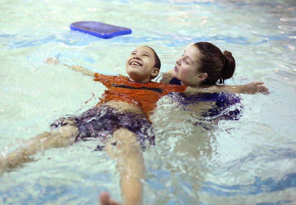 Swimming lessons geared to newcomers – Winnipeg Free Press