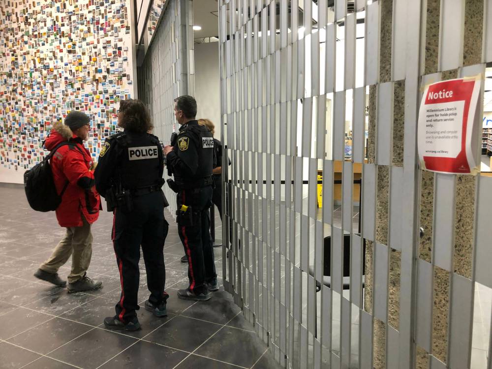 RUTH BONNEVILLE / WINNIPEG FREE PRESS FILES
Security at the Millennium Library