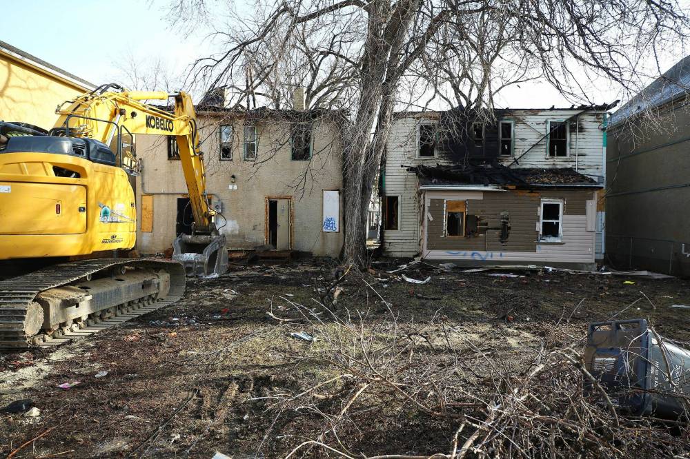 MIKE DEAL / WINNIPEG FREE PRESS
Fires like the one that destroyed two vacant duplexes on Manitoba Avenue on Tuesday are taxing WFPS resources and personnel, WFPS assistant chief Scott Wilkinson said.