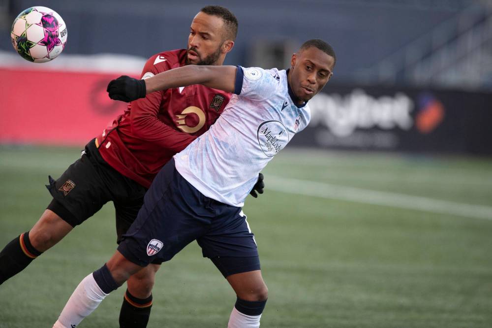 BROOK JONES / WINNIPEG FREE PRESS
Valour FC defender Andy Baquero Ruiz and Athlético Ottawa Gianni Miguel dos Santos fight for the ball during second-half action Saturday.