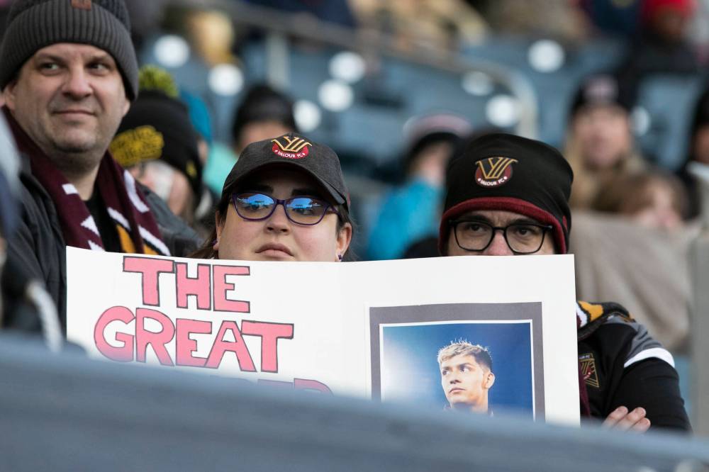 BROOK JONES / WINNIPEG FREE PRESS
Valour FC fans Suki Lavallee (left) and Robert McCorrister cheer on the home team.
