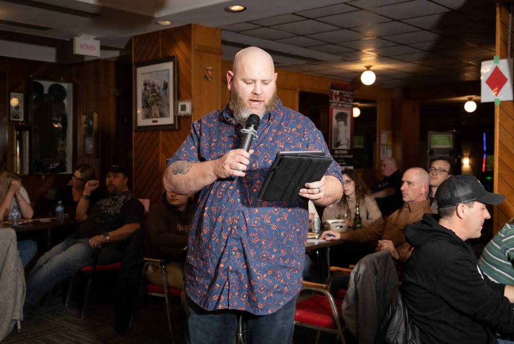 JESSICA LEE / WINNIPEG FREE PRESS
Acting as master of ceremonies, James Higham reads out trivia questions earlier this month at a Quizzlers event at the Transcona Legion. With his wife, Tara, the Highams help stage highly interactive trivia events for all sorts of groups, companies and organizations in the city.