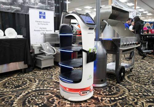 JESSICA LEE / WINNIPEG FREE PRESS
                                BellaBot is a robot server at the ready, loaded with four empty food trays at the Victoria Inn Tuesday for western Canada&rsquo;s largest trade show of its kind.