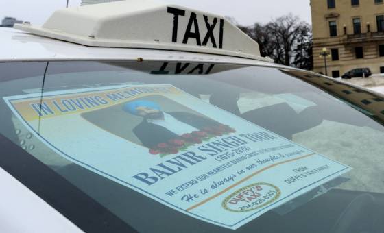 Taxis lined up in front of the Manitoba Legislative Building in a memorial to Balvir Singh Toor after he was murdered. (Jesse Boily / Winnipeg Free Press files)