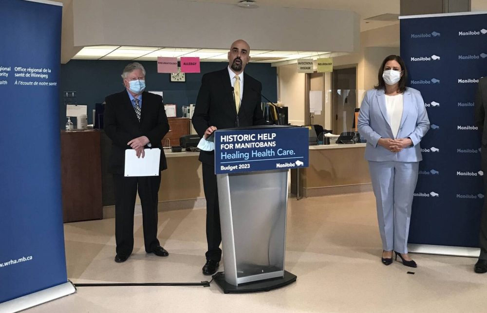 KATIE MAY / WINNIPEG FREE PRESS
                                “As we get closer to the completion of this greatly expanded ICU, we’ll be able to ensure that we have the people available to do the work,” said Winnipeg Regional Health Authority president and CEO Mike Nader (centre).