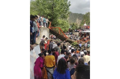 People crowd near a steel footbridge which collapsed during the Baisakhi fair in Udhampur, near Jammu, India, Friday, April, 14, 2023. Indian officials have reported that at least 62 people were injured when a steel footbridge collapsed during the Baisakhi fair in Udhampur's Bain village. (AP Photo)