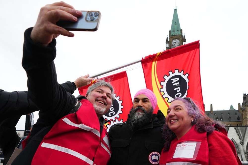 NDP Leader Jagmeet Singh joins PSAC workers on a picket line in Ottawa, Wednesday, April 19, 2023. THE CANADIAN PRESS/Sean Kilpatrick