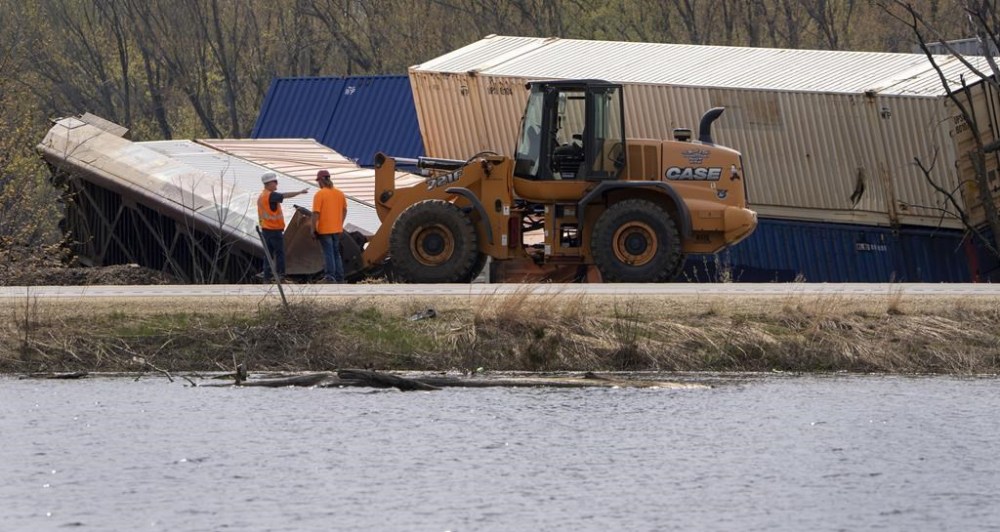 Recovery work is shown at the scene of a train derailment along Hwy 35 Thursday, April 27, 2023 in Crawford County just south of DeSoto, Wis. A freight train derailed along the Mississippi River in southwestern Wisconsin Thursday, possibly injuring one crew member and sending two cars into the water, officials said. (Mark Hoffman/Milwaukee Journal-Sentinel via AP)