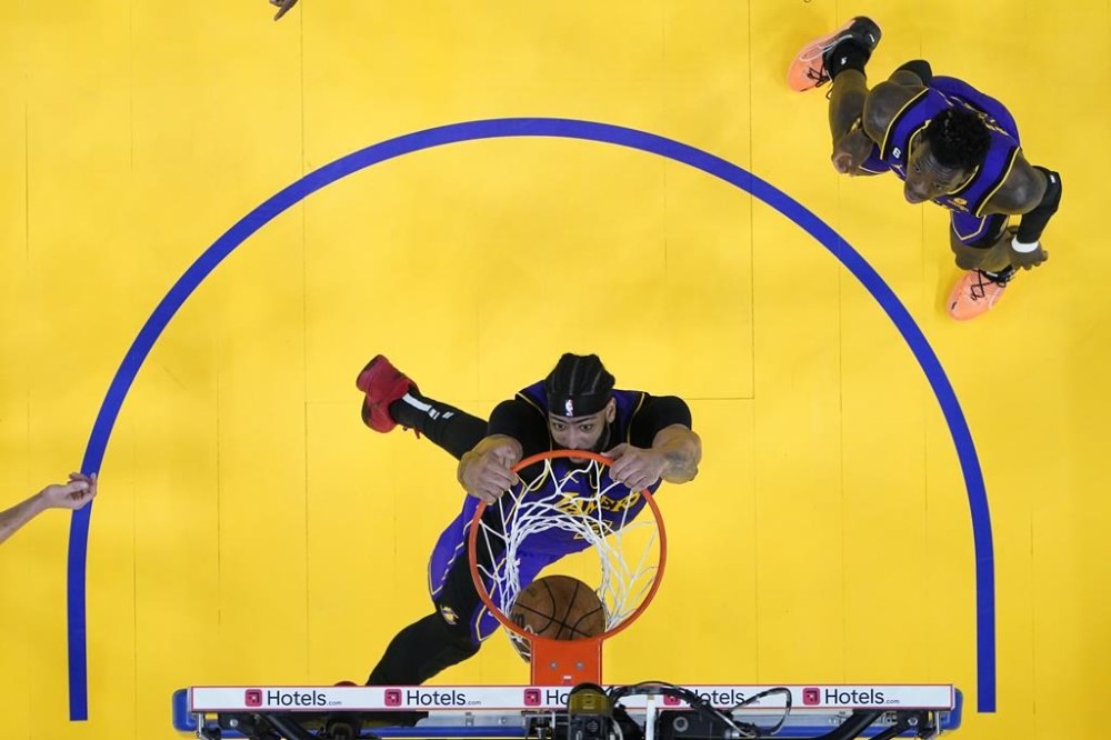 Los Angeles Lakers forward Anthony Davis, bottom, dunks during the first half of Game 2 of an NBA basketball Western Conference semifinal game against the Golden State Warriors, Thursday, May 4, 2023, in San Francisco. (AP Photo/Godofredo A. Vásquez)