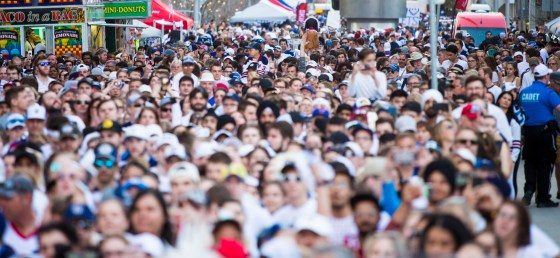 The crowd at a whiteout street party in 2018. (Mikaela MacKenzie / Winnipeg Free Press files)