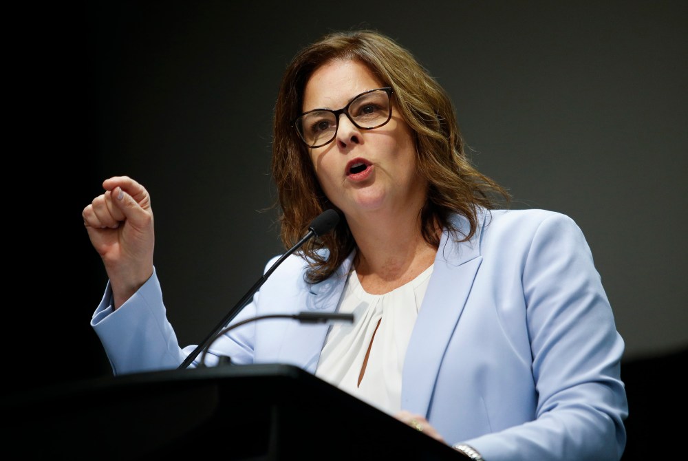 JOHN WOODS / THE CANADIAN PRESS
Premier Heather Stefanson rallied supporters with a promise to lower taxes and put more money back in the pockets of Manitobans Saturday.