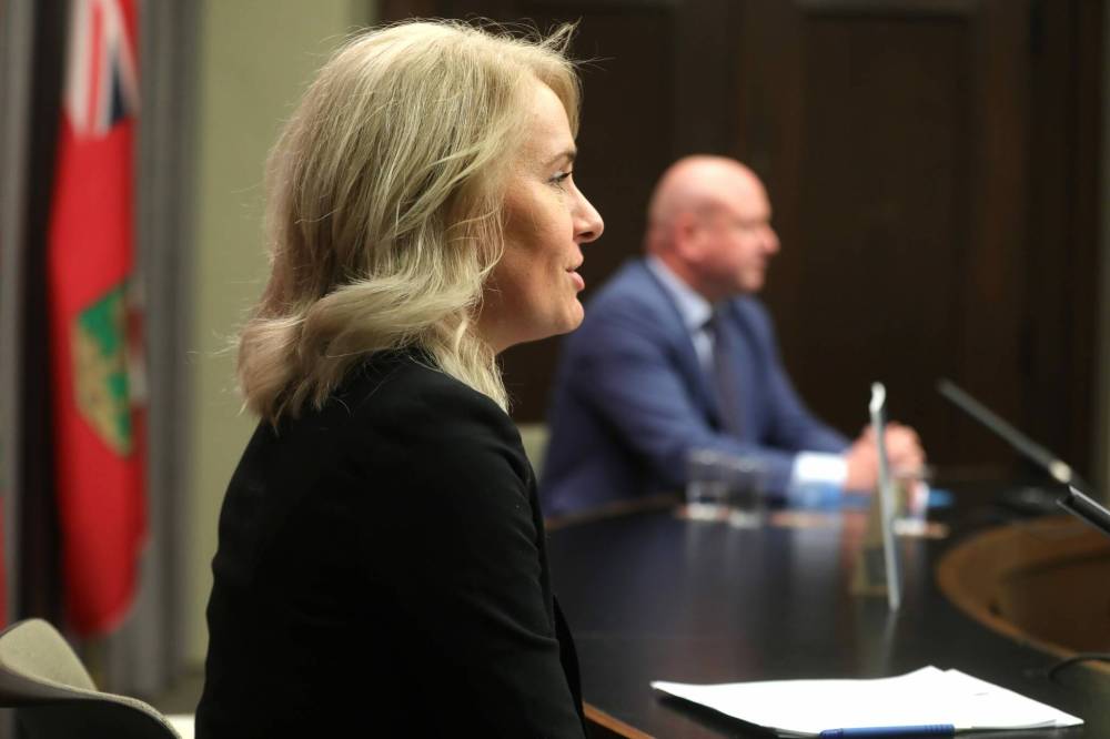 RUTH BONNEVILLE / WINNIPEG FREE PRESS FILES
As Shared Health’s former chief nursing officer, Siragusa became familiar to Manitobans during the COVID-19 pandemic during her public health briefings, pictured here with Dr. Brent Roussin in January 2021