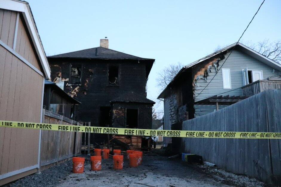 TYLER SEARLE / WINNIPEG FREE PRESS
A two-storey home at 309 Yale Ave. West caught fire Tuesday night.