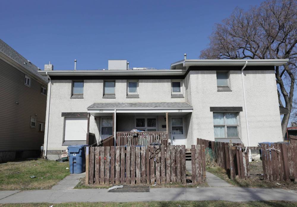 RUTH BONNEVILLE / WINNIPEG FREE PRESS
                                Little evidence of a crime scene remained Wednesday, apart from a small piece of yellow caution tape knotted to a wrought-iron fence next to the home where the stabbings occurred.