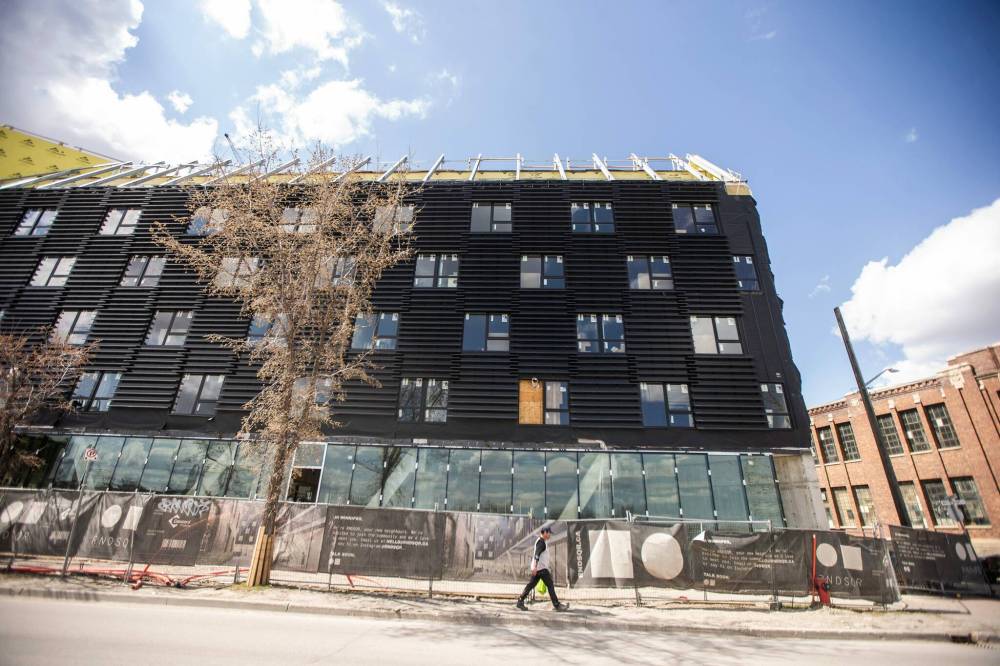 MIKAELA MACKENZIE / WINNIPEG FREE PRESS
Calgary-based developers RNDSQR opted for a sleek cladding design on the new structure.