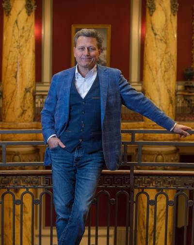 Allen Jones photo
                                Prolific American author David Baldacci&rsquo;s return to the murder-mystery genre proves clever and complex.