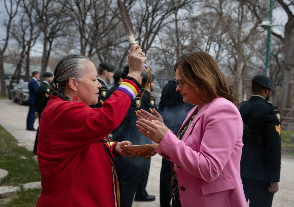 JESSICA LEE / WINNIPEG FREE PRESS
Elder Amanda Wallin (left) helps Manitoba Premier Heather Stefanson smudge before coronation service.