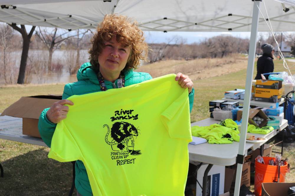 The problem is exacerbated by overlapping socio-economic challenges afflicting many who live in the community, said Christine Kirouac, a member of the Point Douglas Environment Committee. (Tyler Searle / Winnipeg Free Press)