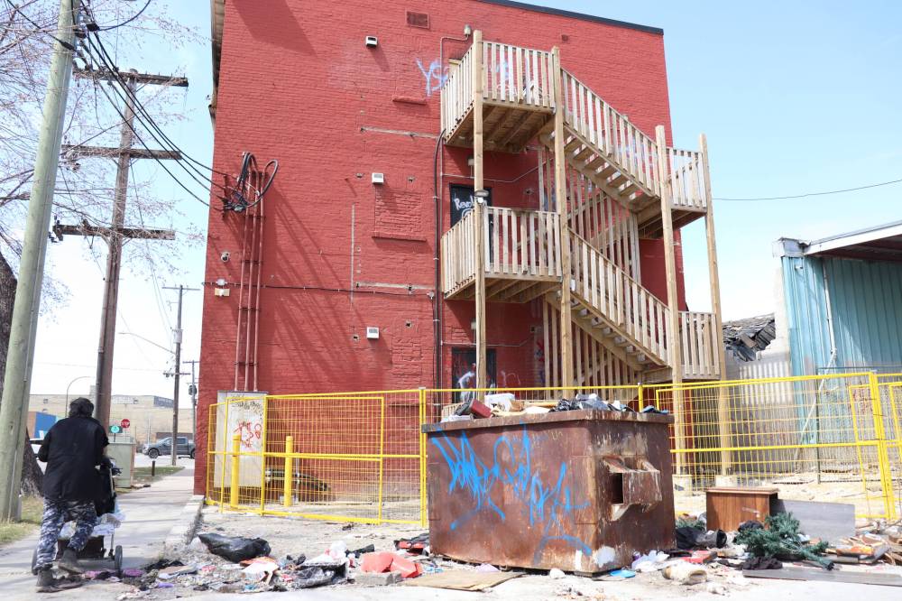 The Point Douglas Environment Committee want bylaw officers to crack down on enforcement of infractions, which they say are often overlooked in the community. (Tyler Searle / Winnipeg Free Press)