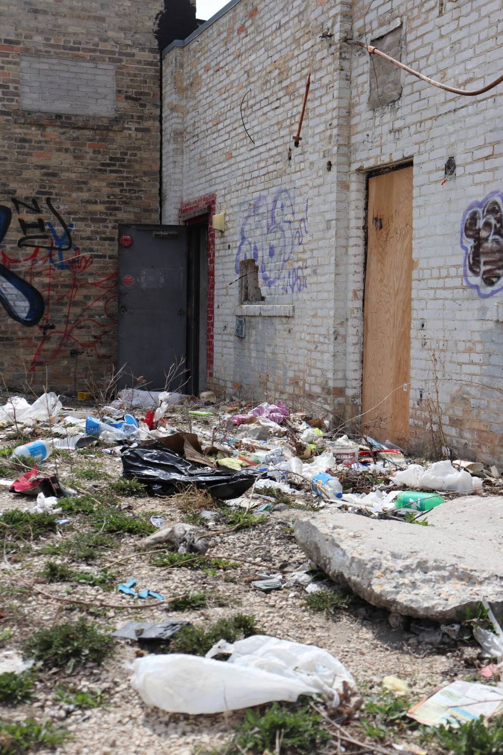 Residents are frustrated by the piles of garbage that collect in the North Point Douglas neighbourhood's gutters, alleys and vacant lots. (Tyler Searle / Winnipeg Free Press)