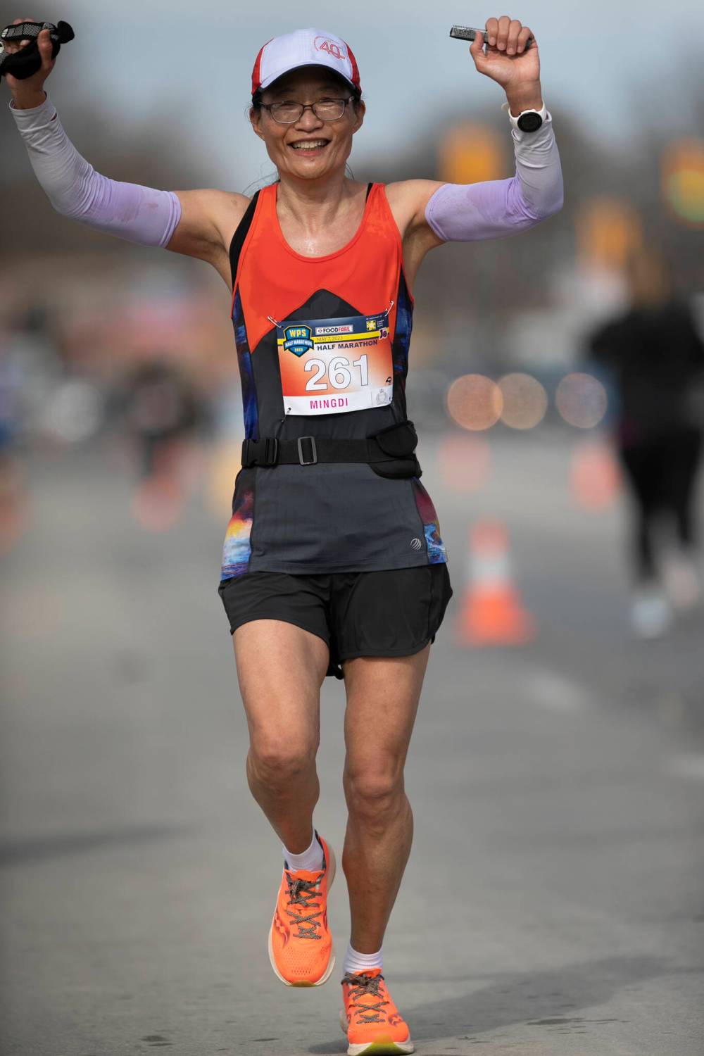 BROOK JONES / WINNIPEG FREE PRESS
                                Winnipeg resident Mingdi Zhao can't contain her excitement as she nears the finish line.